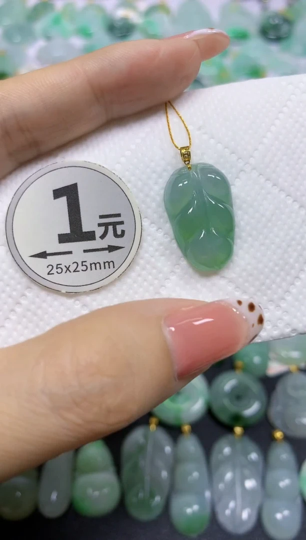 颈饰18K金镶嵌翡翠天然翡翠A货
