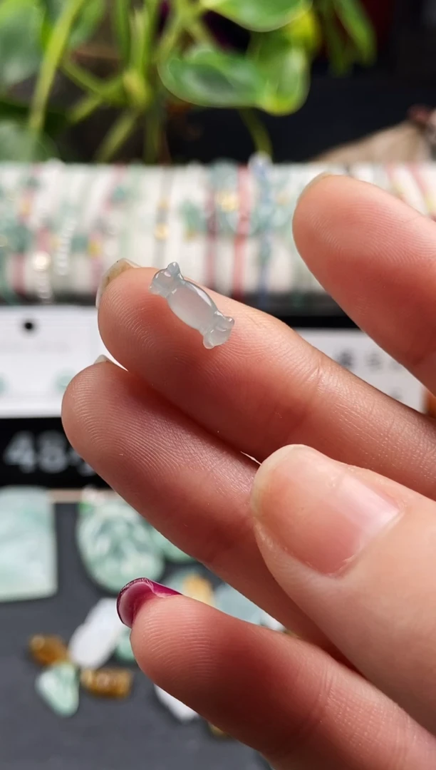 【闪购商品】翡翠吊坠(不含链)未镶嵌糖果