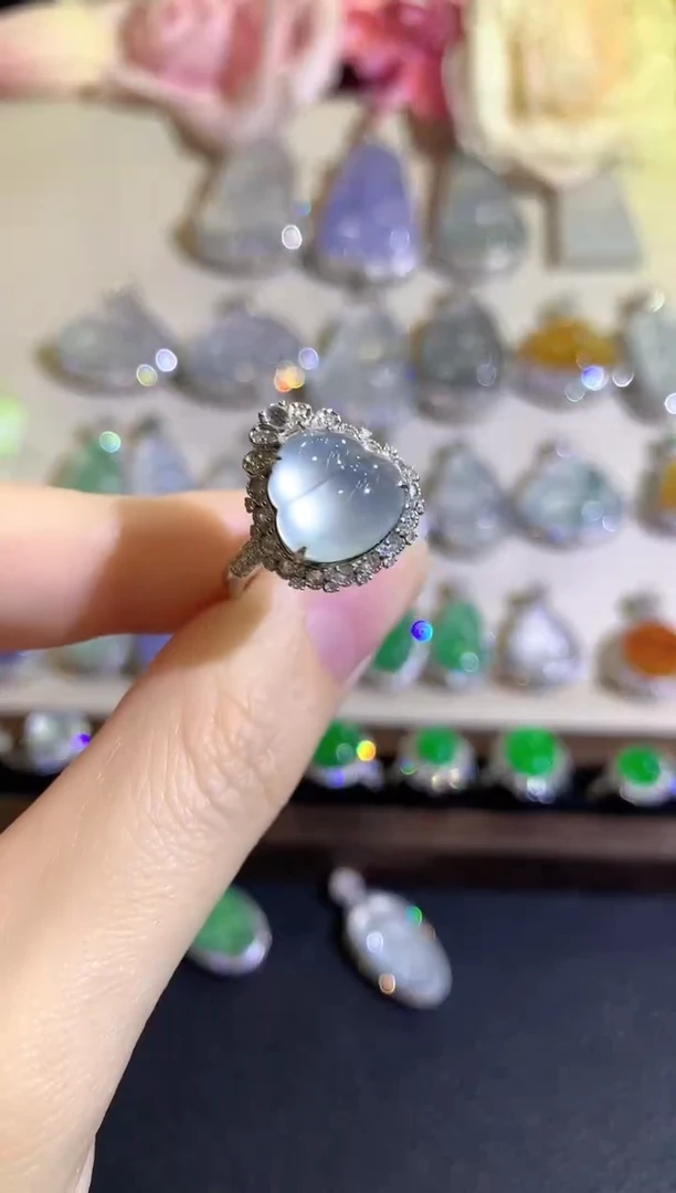 18K金镶嵌戒指翡翠冬日珠宝Q89