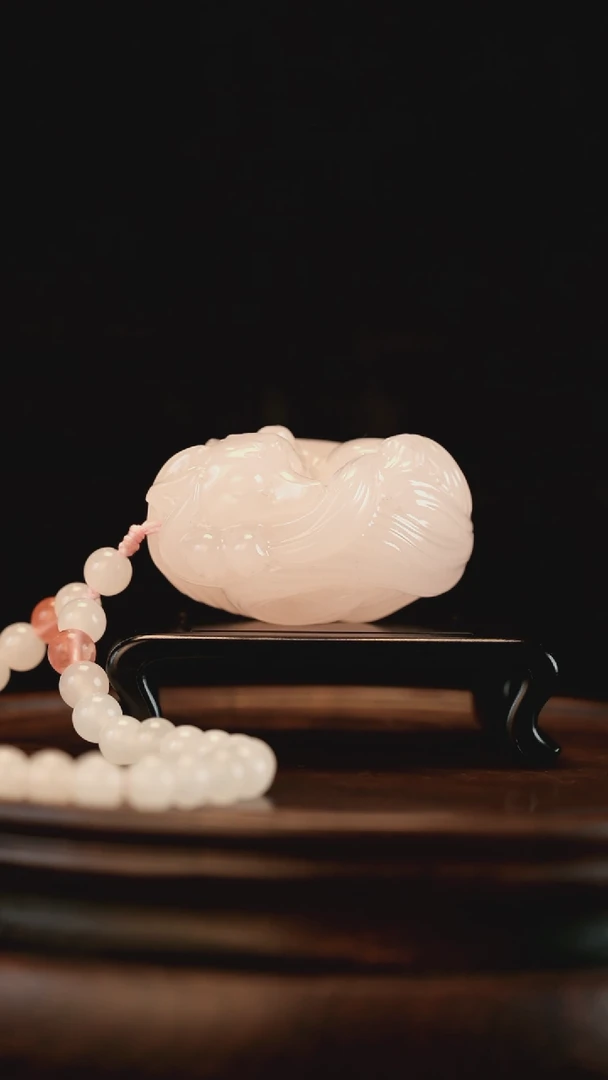 云南石九尾狐手把件