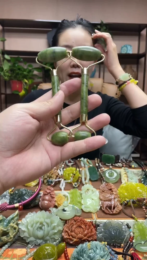 未镶嵌岫玉吊坠多样性发货发其中之一