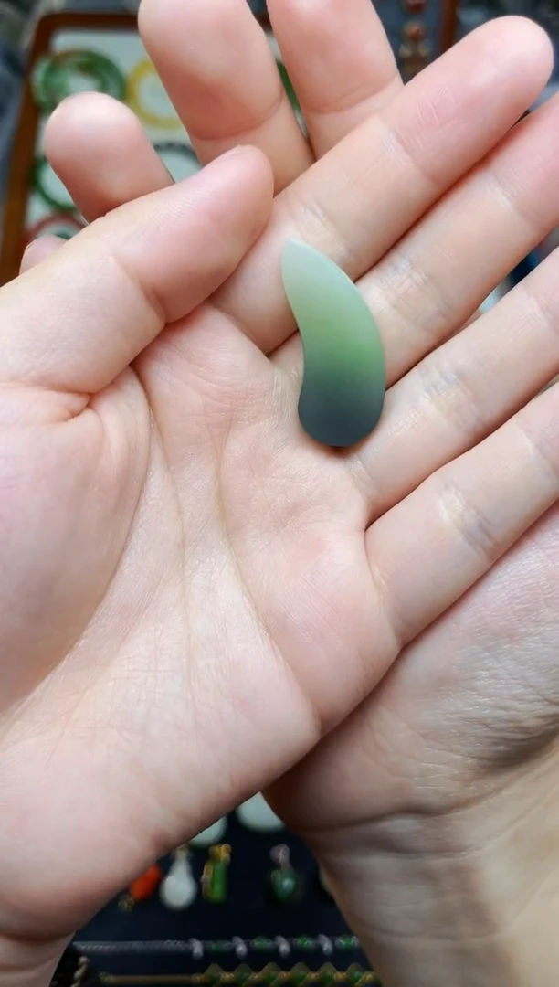 颈饰未镶嵌和田玉翠青烟紫水滴06