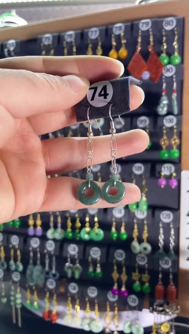 【闪购商品】翡翠耳饰银S925镶嵌74....