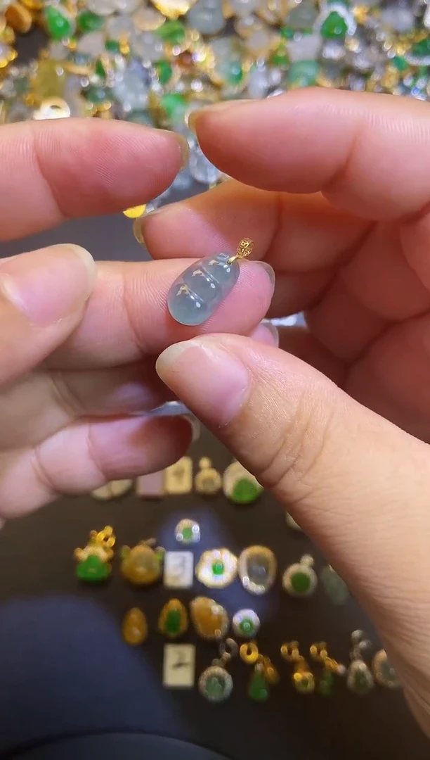 翡翠18K金镶嵌吊坠(不含链)1