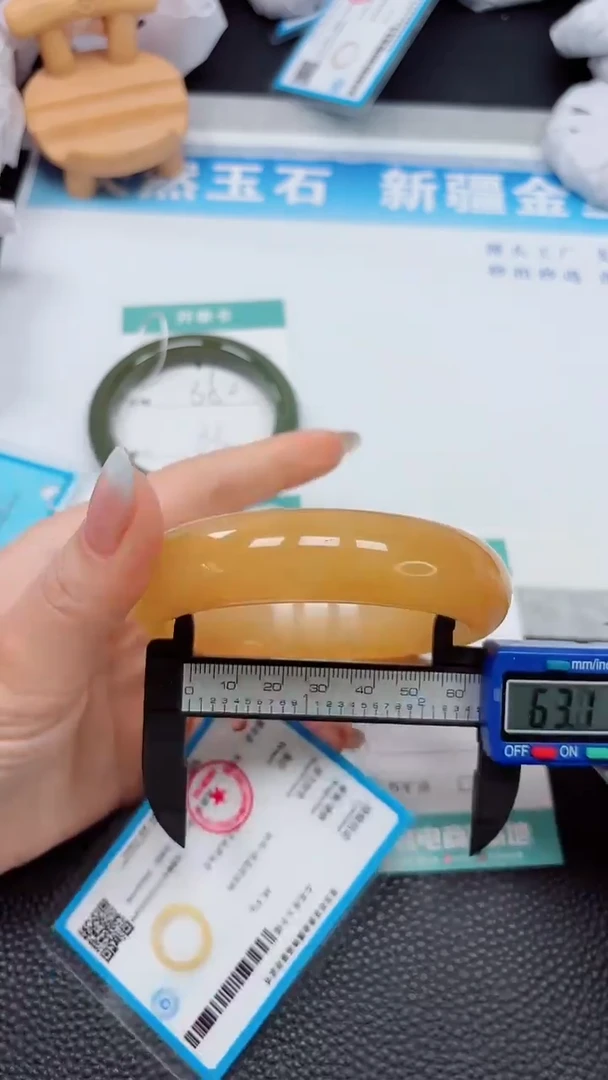 【闪购商品】石英质玉手镯未镶嵌60---63