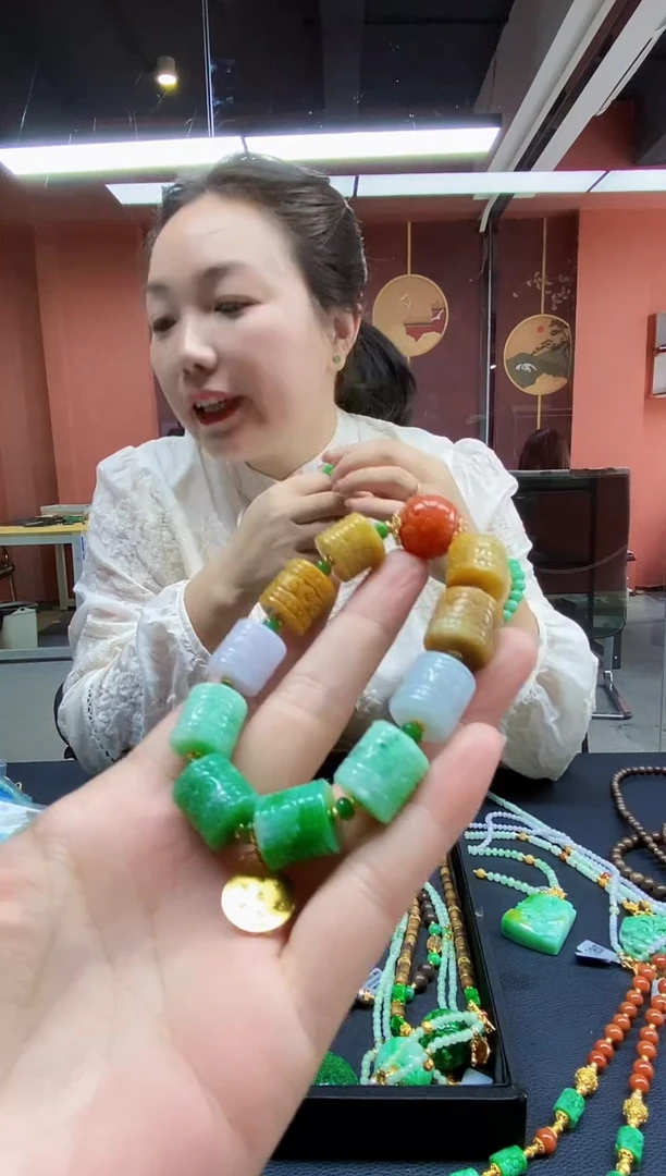 颈饰未镶嵌翡翠阳**雪手串