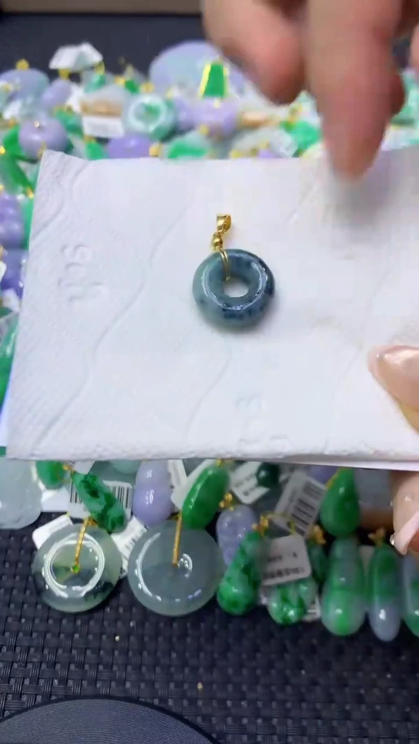 颈饰未镶嵌翡翠天然缅甸翡翠A货