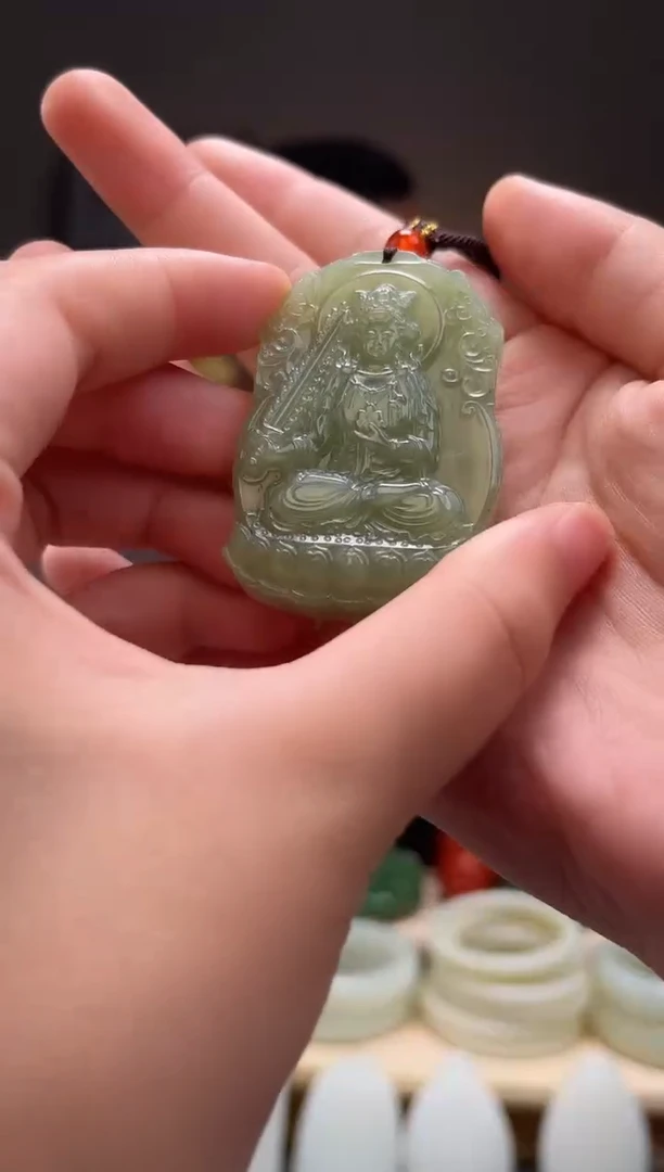 颈饰未镶嵌和田玉吊坠