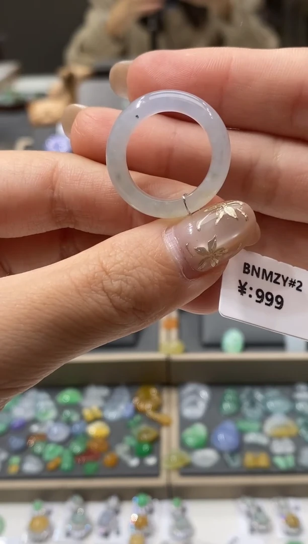 颈饰未镶嵌翡翠戒圈