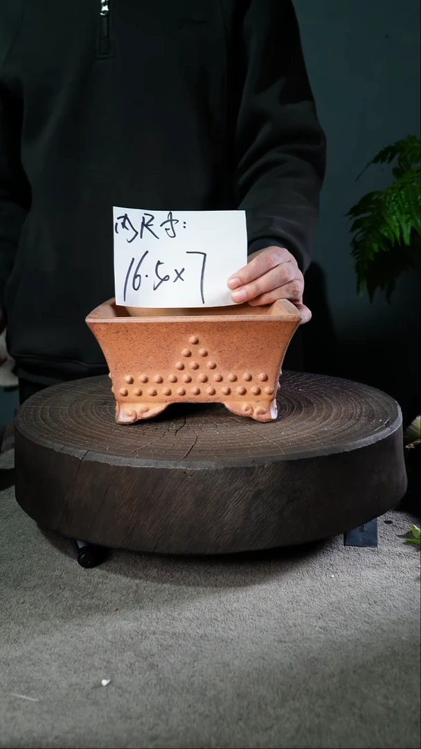 A宜兴紫砂小花盆