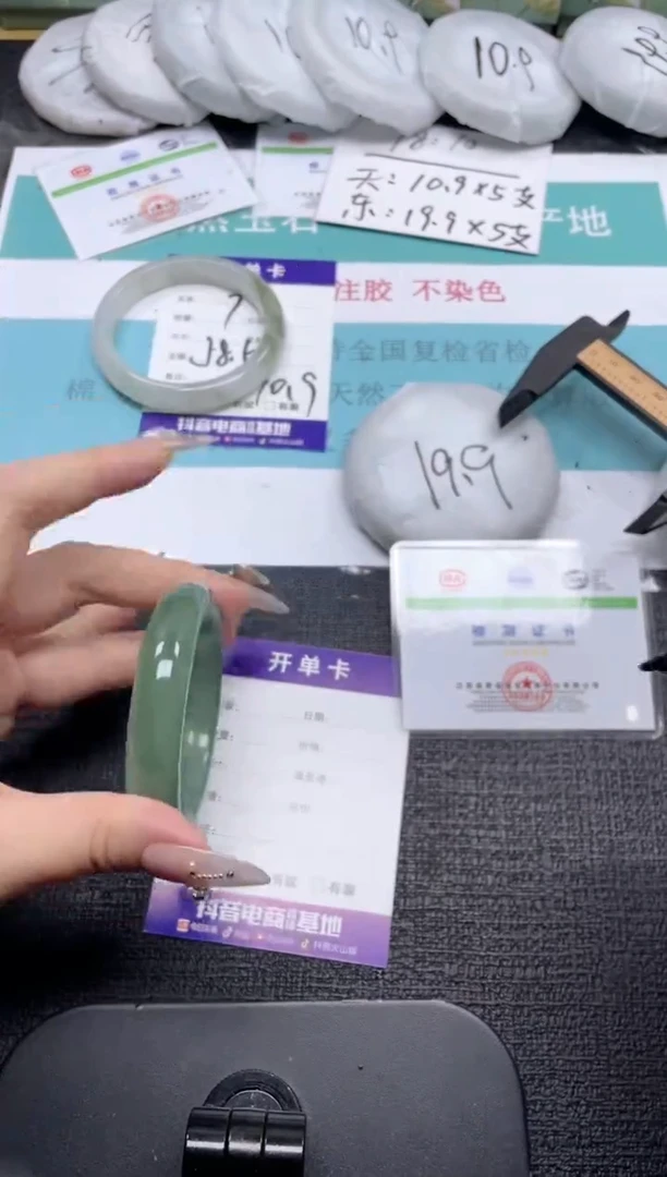 未镶嵌手镯石英质玉8-55