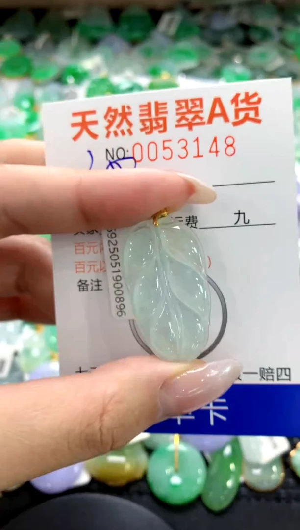 翡翠18K金镶嵌颈饰1111111111111111