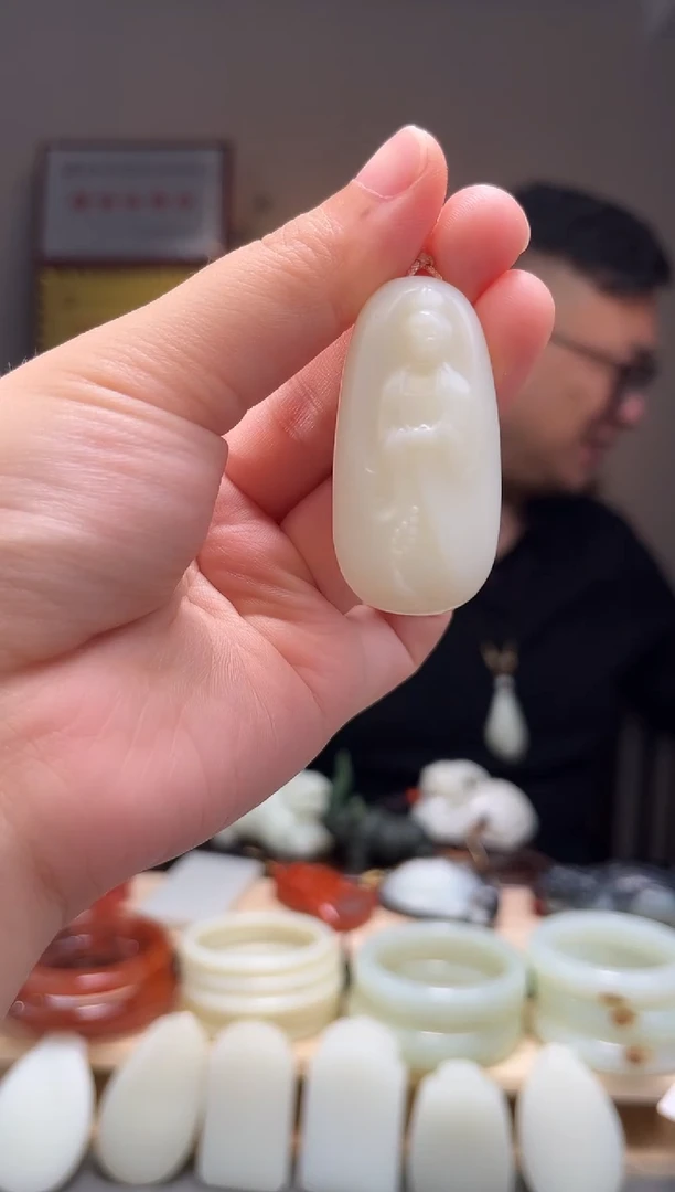 颈饰未镶嵌和田玉吊坠