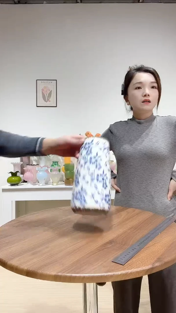 23-4 中陶瓷花瓶微瑕