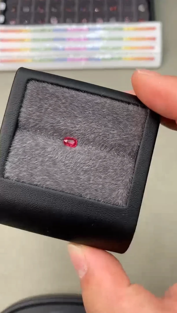 【闪购商品】定制尖晶石裸石未镶嵌0.32ct 绝地武士