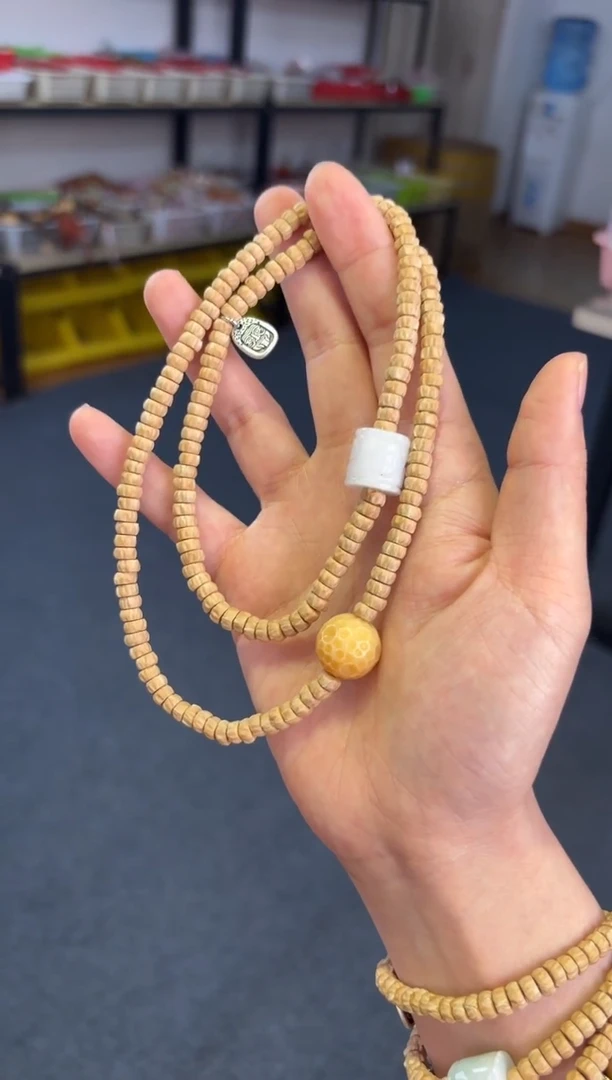 未镶嵌石英质玉（黄龙玉）手链  5mm百香籽药片三圈锁骨链