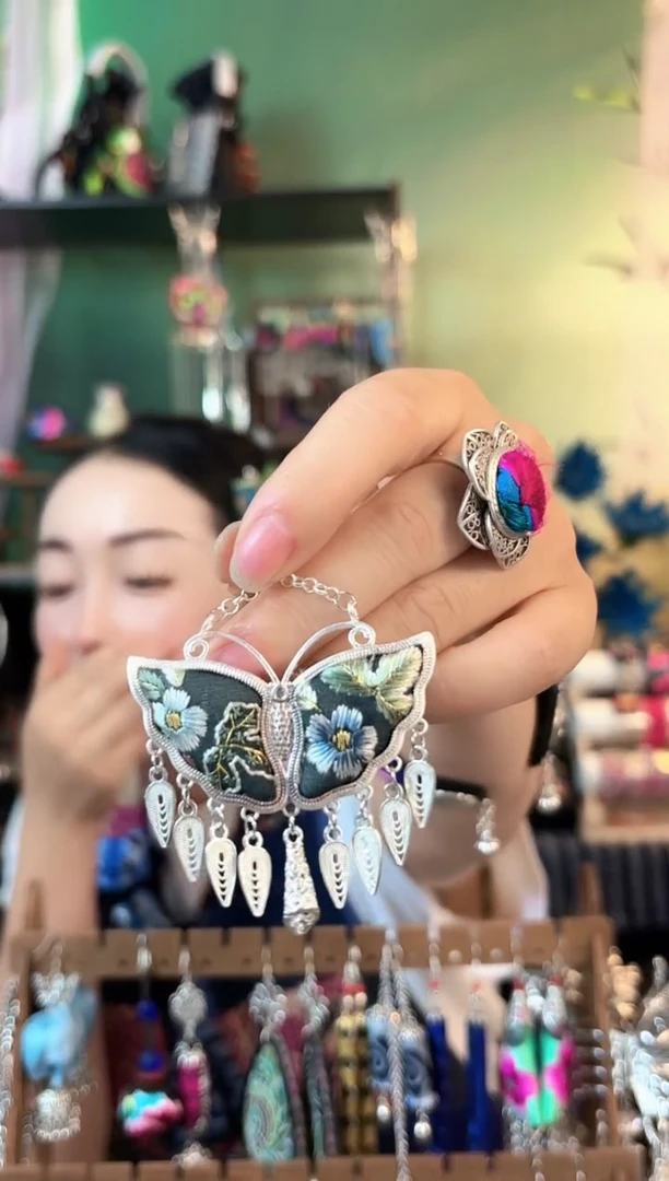 织绣彩云南阁非遗老绣619