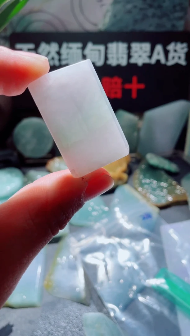 翡翠未镶嵌颈饰2888.