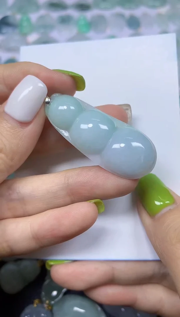 翡翠未镶嵌颈饰挂件