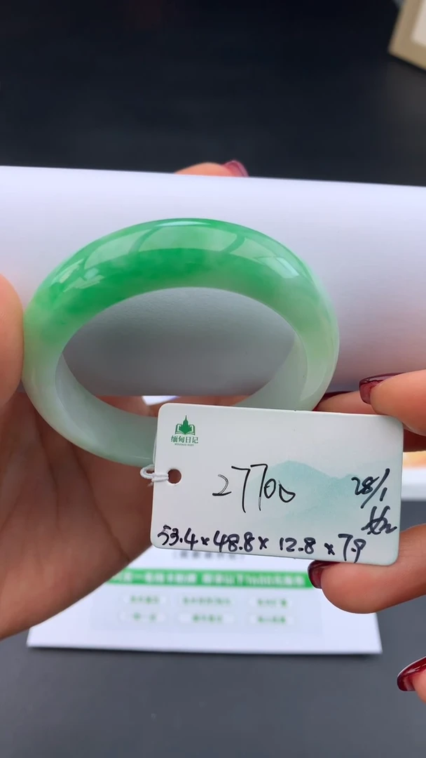 【闪购商品】翡翠手镯未镶嵌下单联系客服核对地址哦