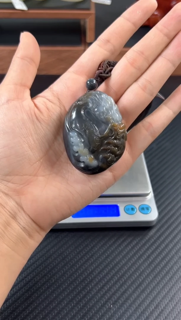 和田玉未镶嵌把件若羌微色差手把件