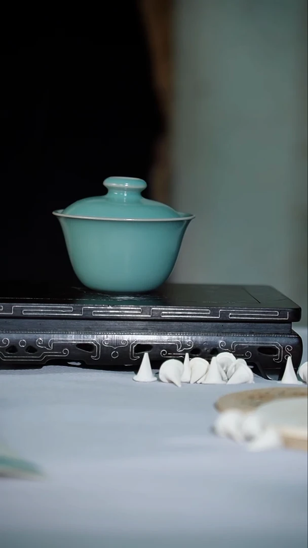 38-3云破隐足两才（云端釉 无底款）