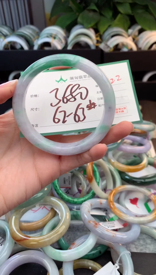 未镶嵌定制翡翠毛货需精细抛光+多人