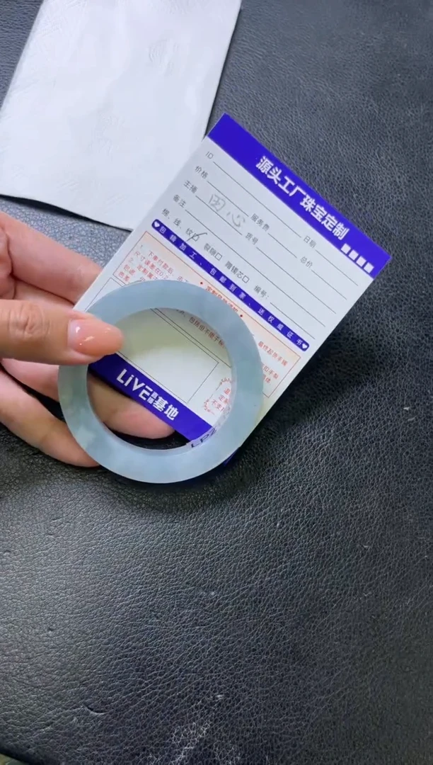 未镶嵌手镯定制翡翠A****。定制产品不退不换
