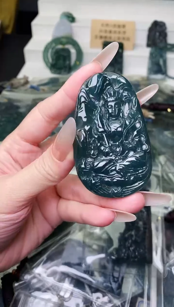 颈饰未镶嵌翡翠