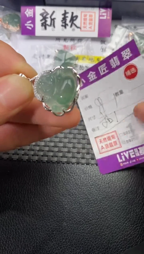 颈饰银S925镶嵌翡翠幽*挂件