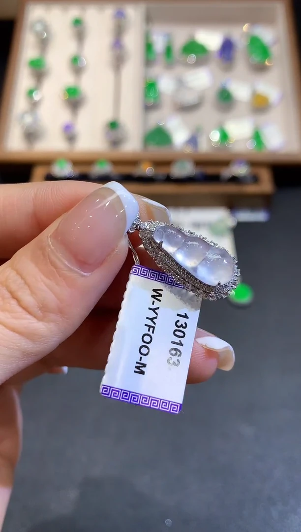 翡翠18K金镶嵌吊坠(不含链)YP130163多样性发其一