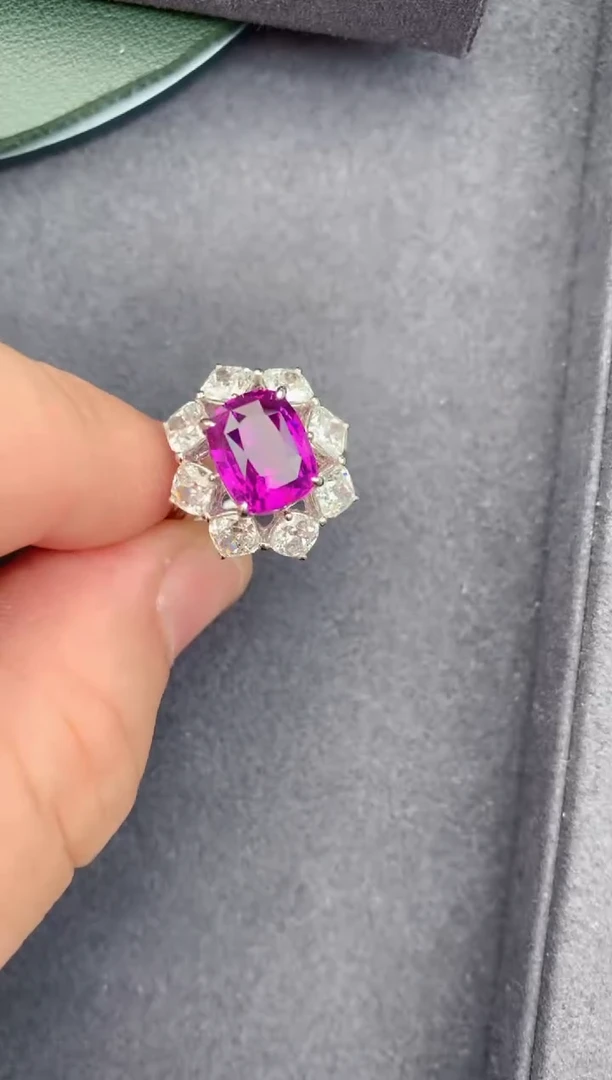 戒指彩色蓝宝石18K金镶嵌5ct 紫蓝宝戒指