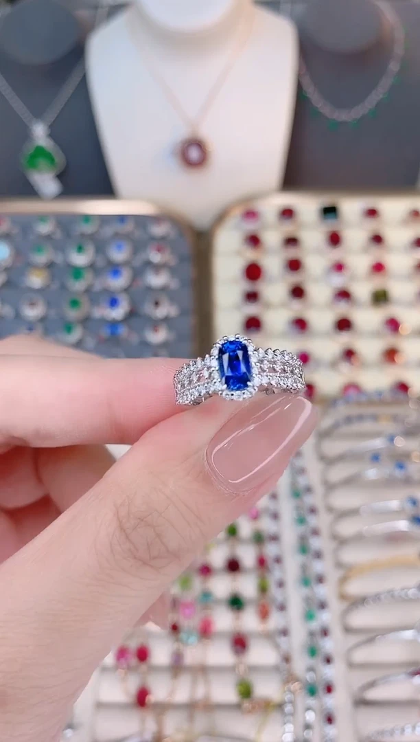 蓝宝石戒指蓝宝石18K金镶嵌1