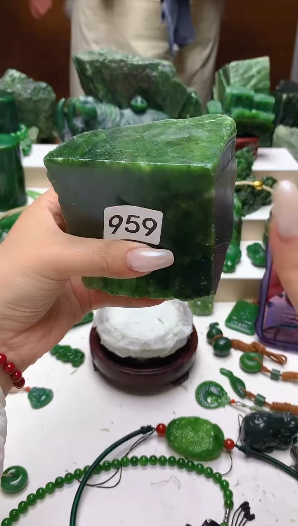 未镶嵌和田玉（碧玉）珠宝半成品1