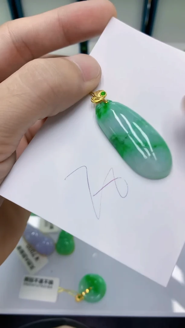 翡翠未镶嵌颈饰1111111