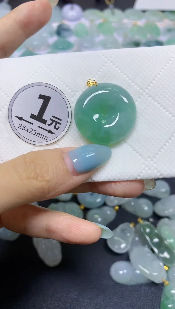 翡翠18K金镶嵌颈饰天然翡翠A货