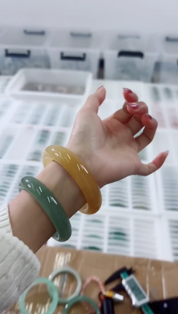 未镶嵌手镯石英质玉184-62HU