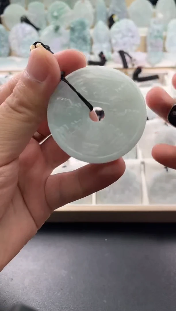 颈饰未镶嵌翡翠....10/8/.202