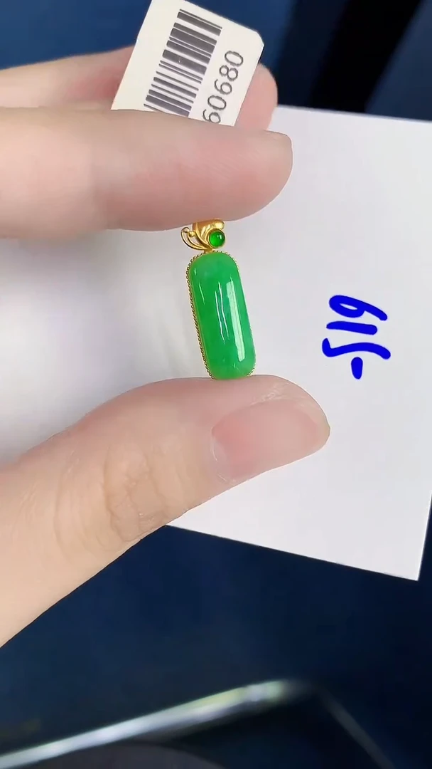 颈饰18K金镶嵌翡翠天然翡翠缅甸A货