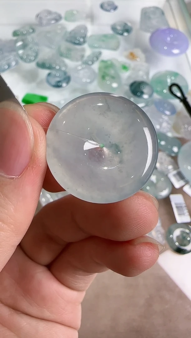 【闪购商品】翡翠吊坠(不含链)未镶嵌··