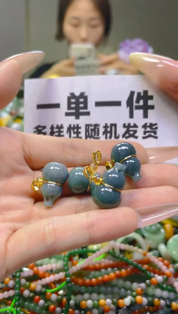 翡翠未镶嵌颈饰一单一个多样性随机发一件