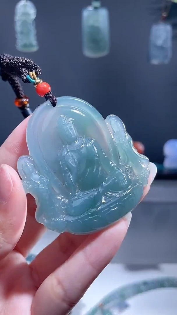 翡翠未镶嵌颈饰西方三圣