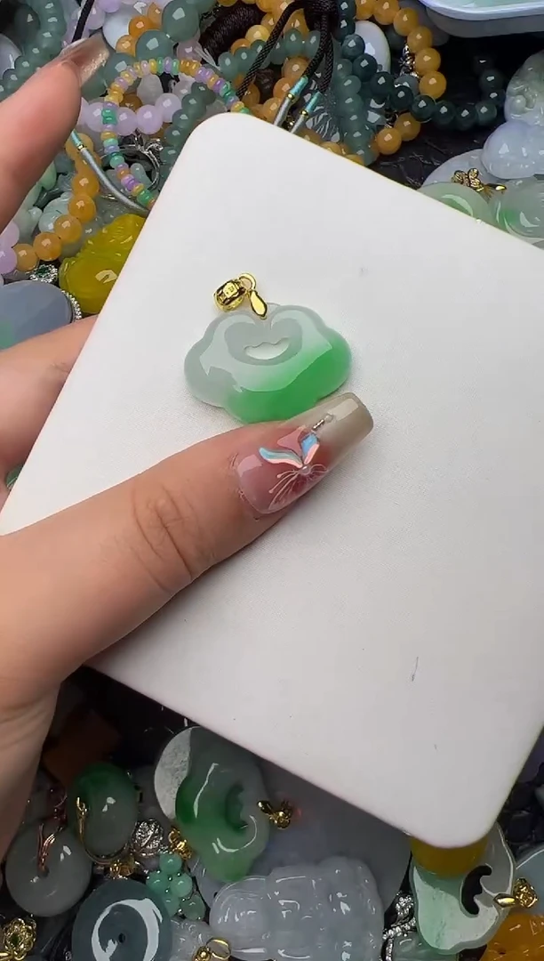 翡翠未镶嵌颈饰天然缅甸翡翠吊坠