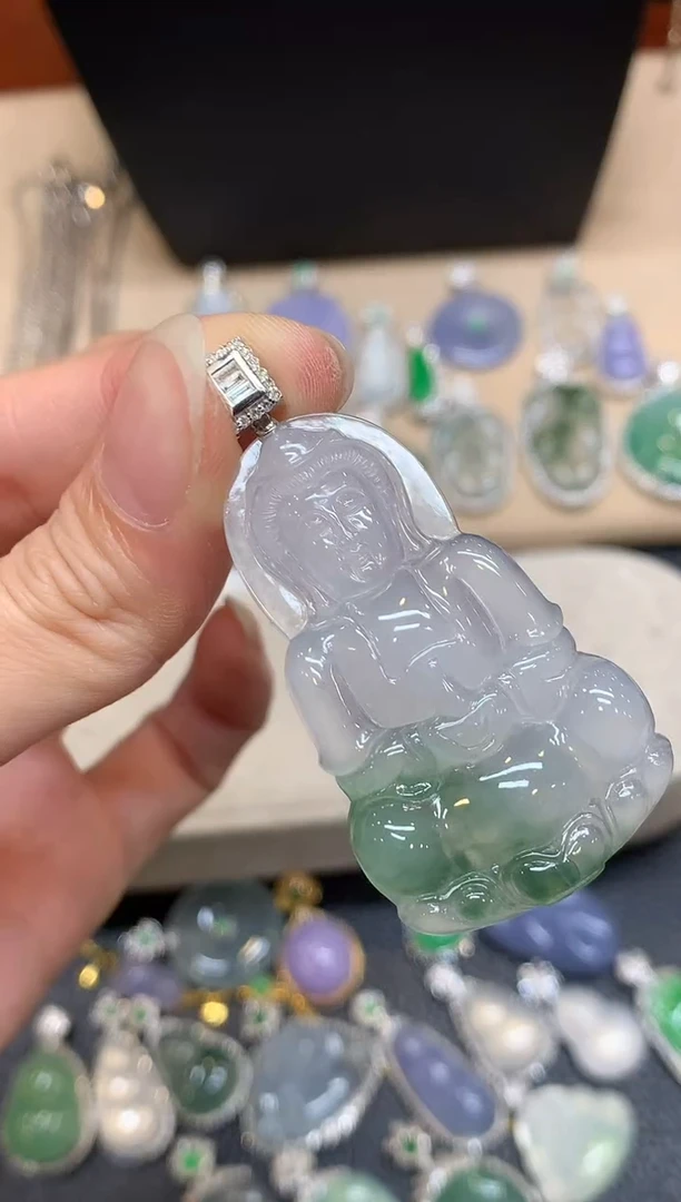 颈饰18K金镶嵌翡翠观音【无服务费