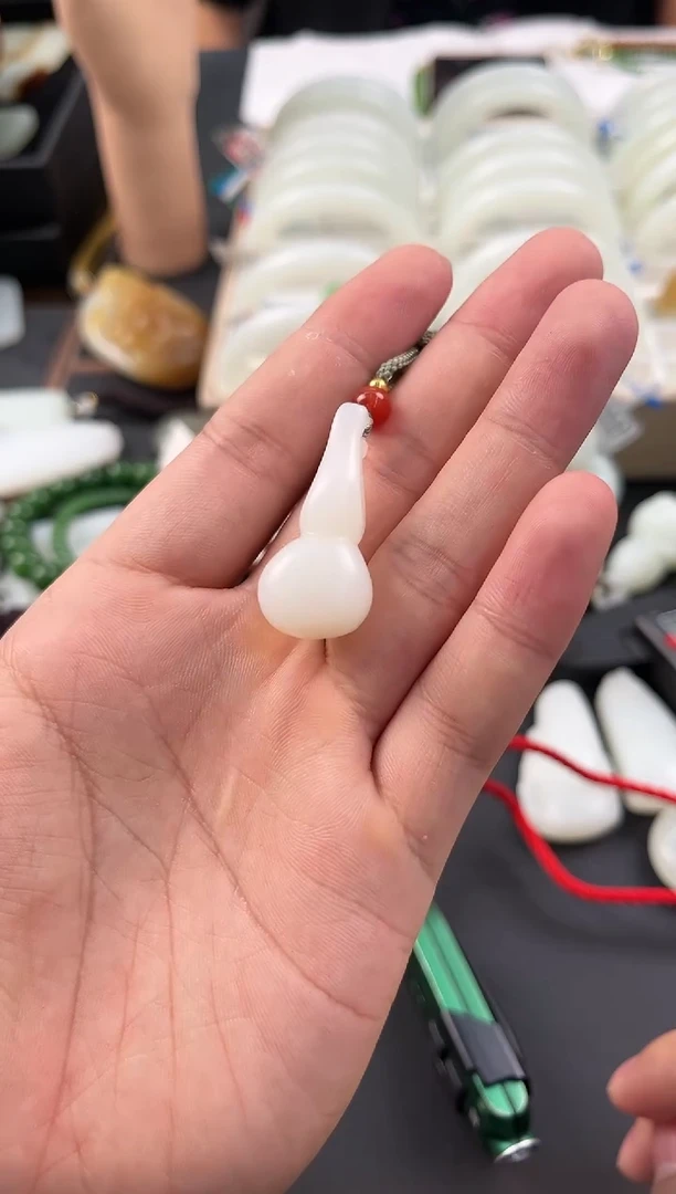 手串未镶嵌和田玉俄料白玉葫芦吊坠微色差