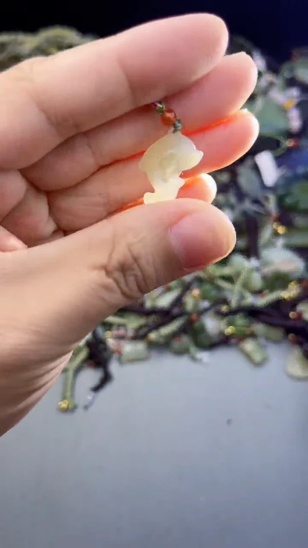 和田玉未镶嵌颈饰多样性发货       拍一发一