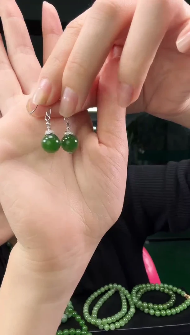 未镶嵌和田玉（碧玉）耳饰碧玉耳饰