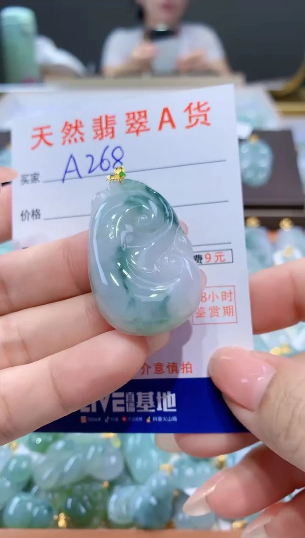 颈饰18K金镶嵌翡翠天然翡翠A货挂件