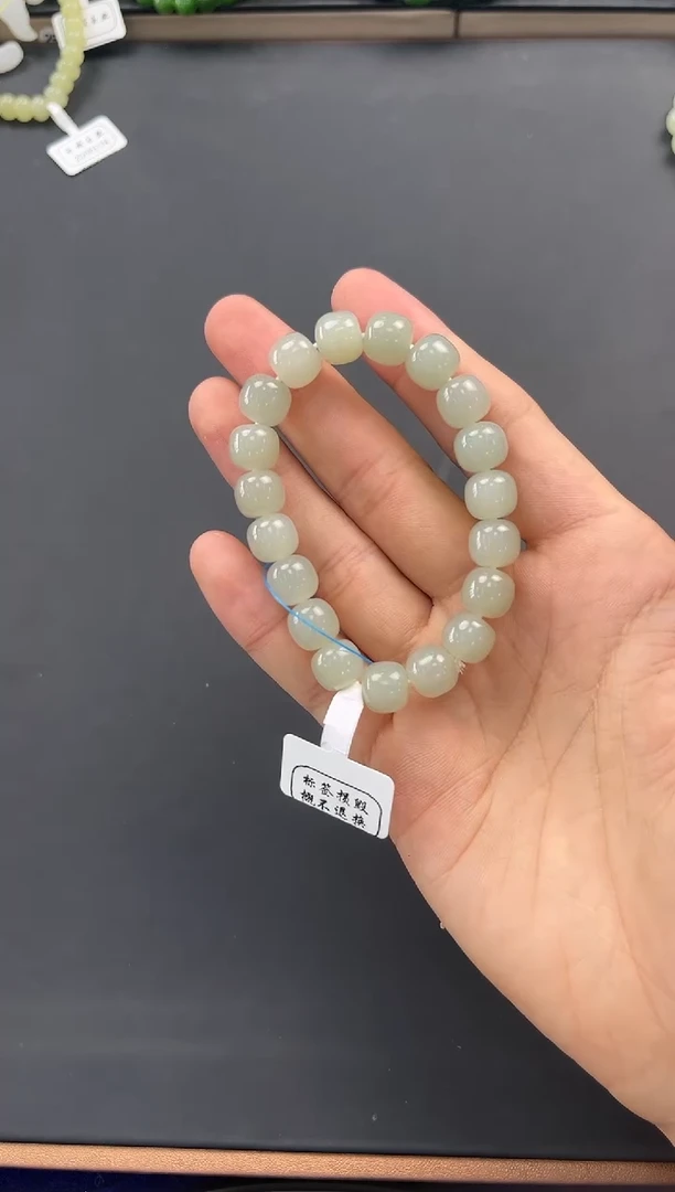 未镶嵌手串和田玉福利且末青白老型手串卡10微色差 裂