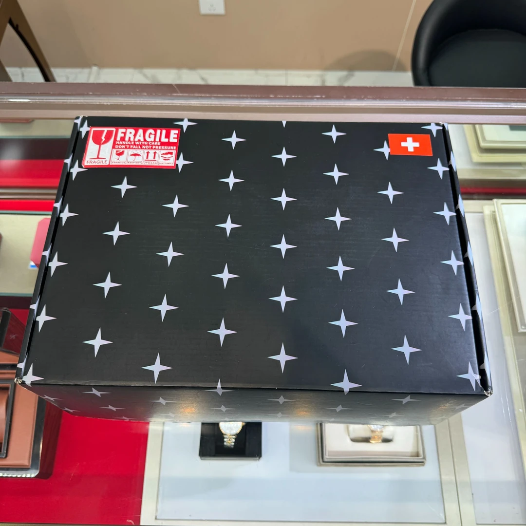 【信任无价】【极速退】新款/瑞士机芯高级感防水腕表 LFC